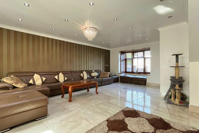 1, Coopers Row, Iver photo 3