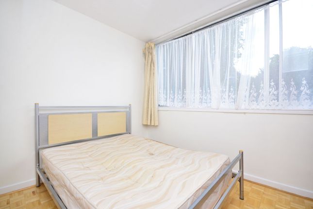 Claudia Place, Southfields photo 3
