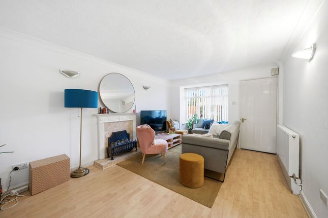 4 Sutton Close, Cambridge photo 2