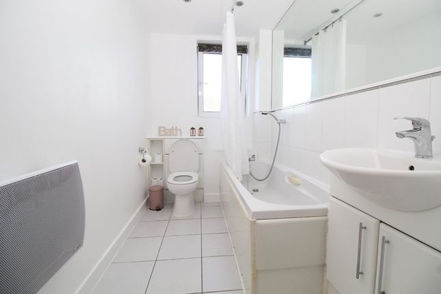 Flat for sale in Kingscote Way, Brighton