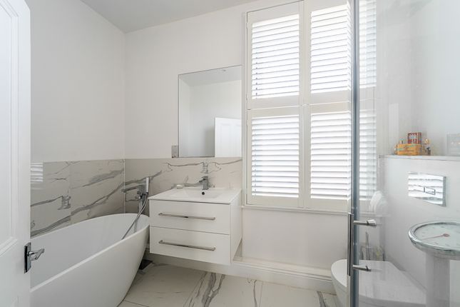13, Gironde Road, London photo 4