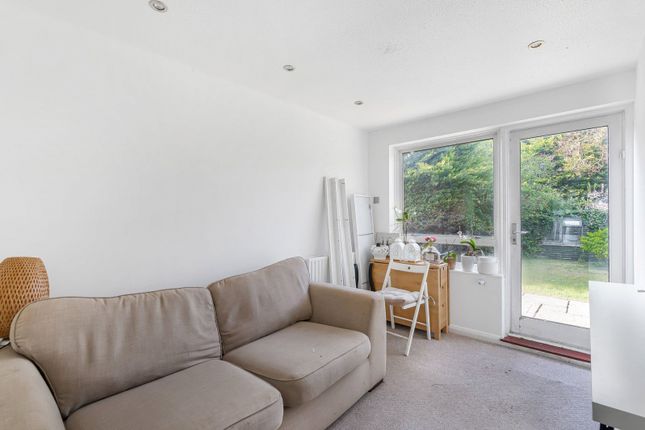 6, Shilburn Way, Surrey photo 4