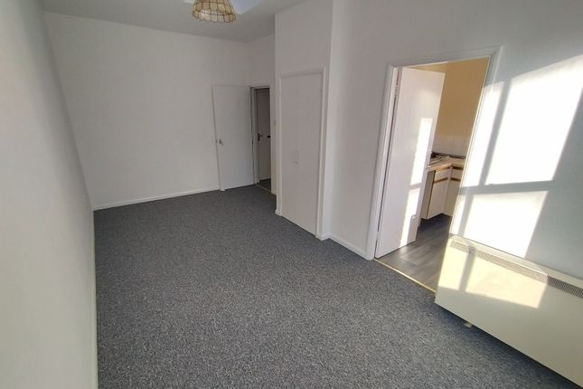 Flat C, 28, Market Street, Telford photo 3