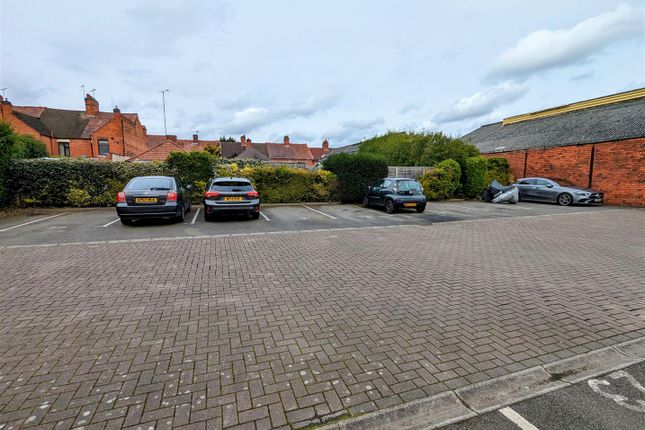 23, Childes Court, Nuneaton photo 2