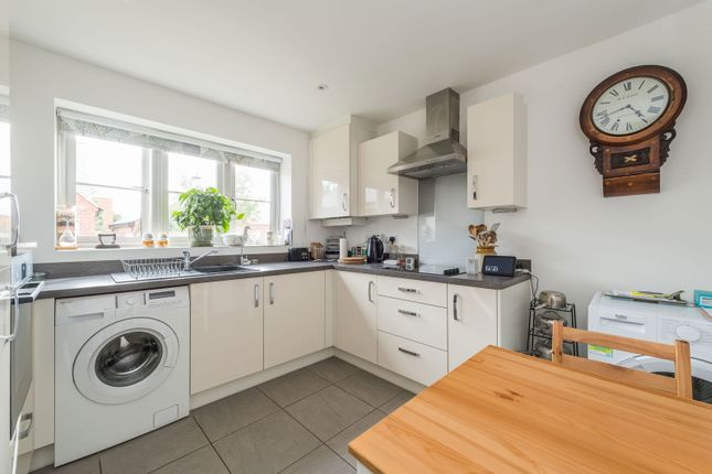 11, Manor Gardens, Hadleigh photo 2
