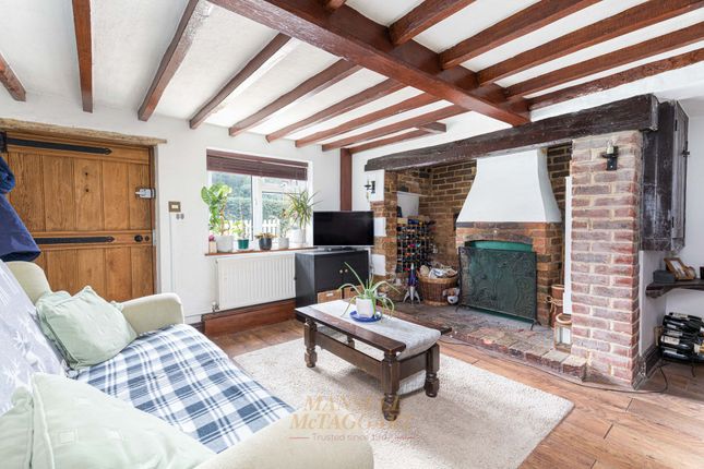 2 Horsham Road, Crawley photo 3