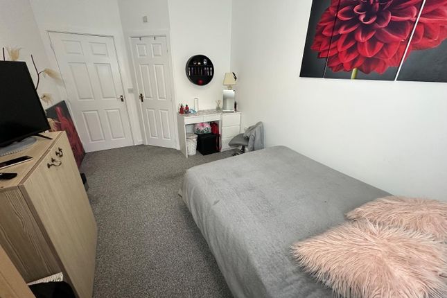 Flat for sale in Englewood Close, Leicester
