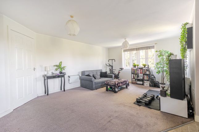 30, Hendeley Court, Staffordshire photo 3
