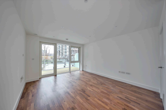 Flat to rent in Liberty House, Battersea Reach