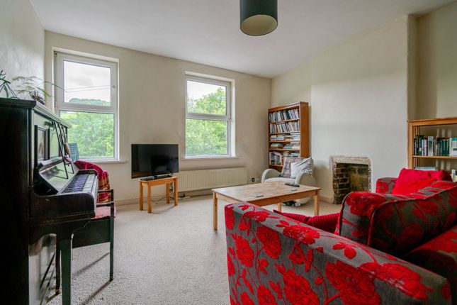 104, Oldham Road, Sowerby Bridge photo 4