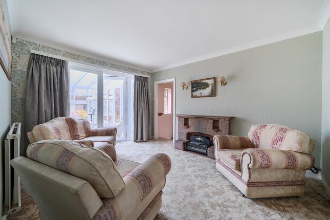55, The Woodlands, Esher photo 3