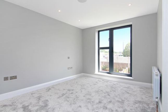 Bideford Avenue, Perivale photo 2