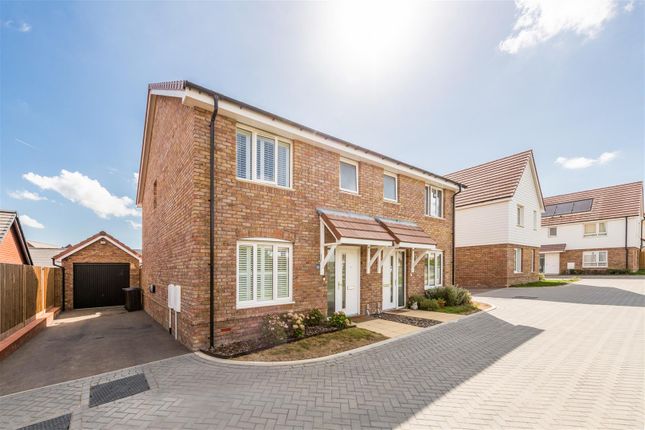 60 Barton Way-1.Jpg