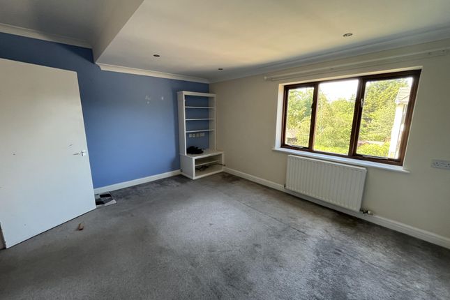 Flat 36, Emmbrook Court, Reading photo 5