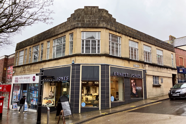 Retail premises to let in Middle Street, Yeovil