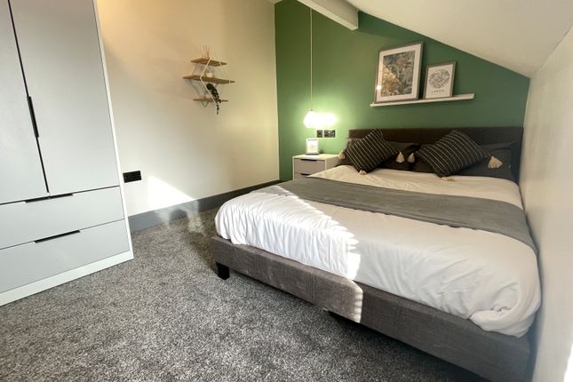 Room to rent in Salisbury Grove, Armley, Leeds