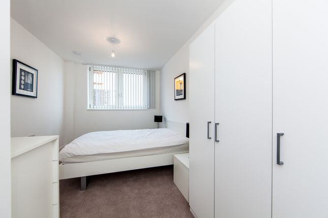 Flat to rent in Poldo House, Enderby Wharf, Greenwich