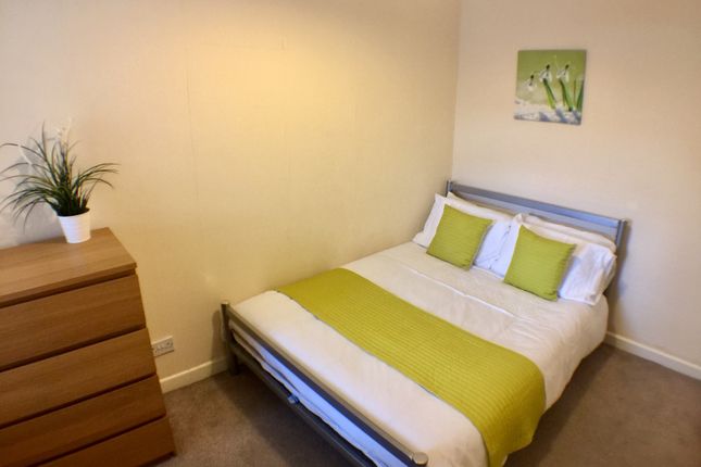 Thumbnail Shared accommodation to rent in The Crescent, Eastleigh, Southampton