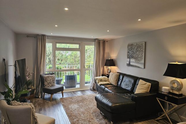 Flat 1 The Chilterns, Murray Avenue, Bromley photo 2