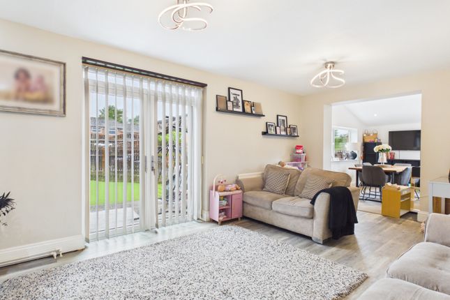 41, Silverton Close, Hyde photo 4