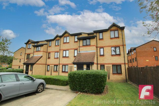 Thumbnail Flat for sale in Courtlands Close, North Watford