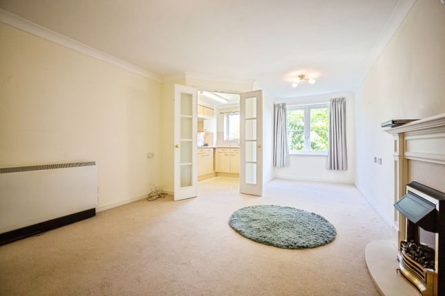 52, Castle Court (Tonbridge), Tonbridge photo 2