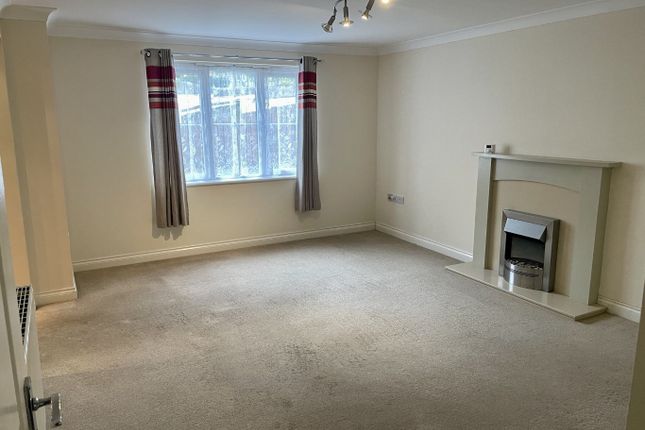 Flat to rent in Buckland Close, Bideford