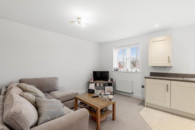 26, Sid Courtney Road, Stratford-Upon-Avon photo 2