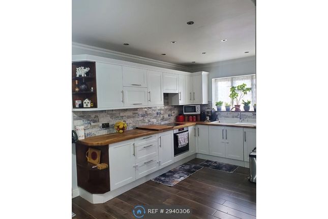 Langton Way, Egham photo 4