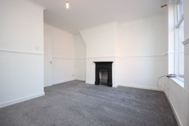 Terraced house to rent in Catherine Street East, Denton