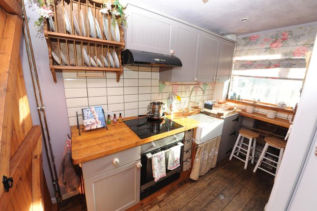 29, Peveril Mount, Bradford photo 3