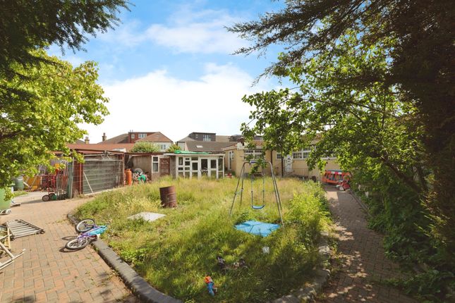2, Stratton Drive, Barking photo 2