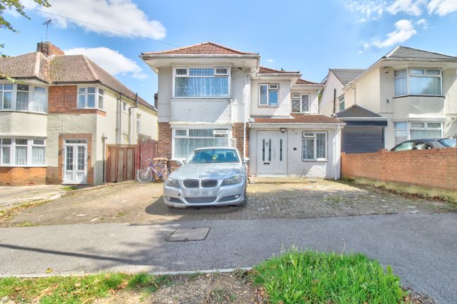 Thumbnail Detached house for sale in Halfway Avenue, Luton