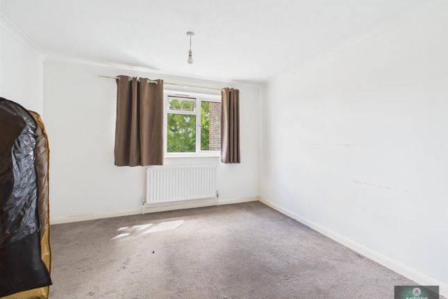 23, Javelin Court, Pound Hill photo 4