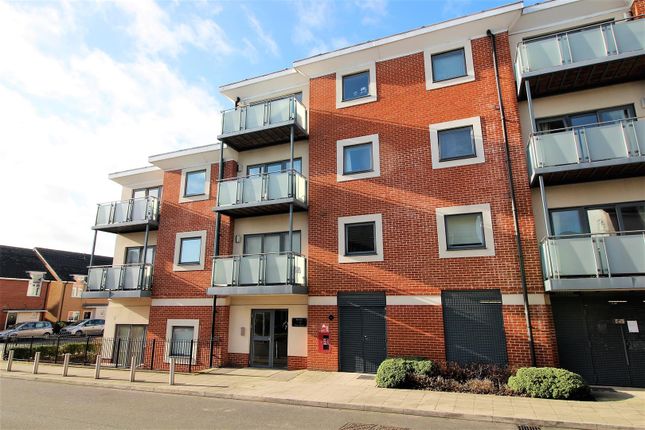 Flat to rent in Heron House, Rushey Way, Kennet Island