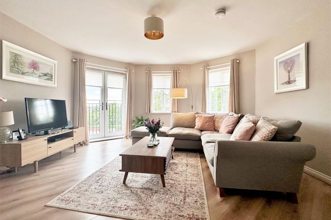 Flat for sale in College Court, Dringhouses, York