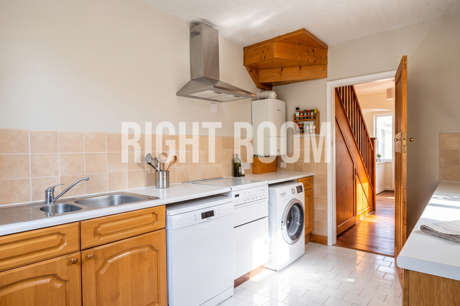 D-43 Lawn Close, Ruislip photo 2