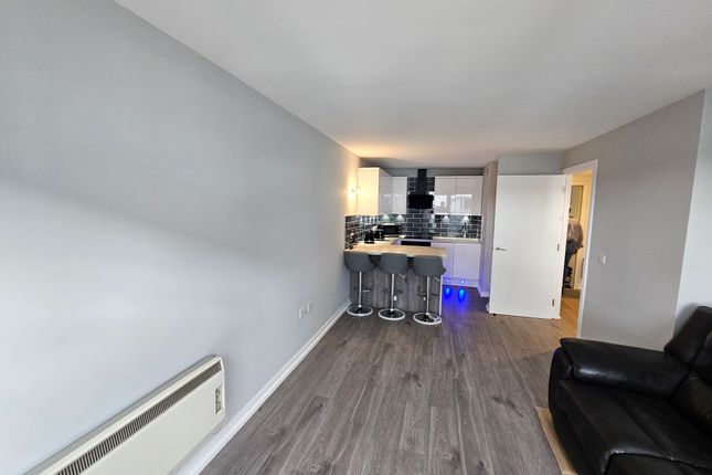 Flat 416 Montana Building, Deals Gateway, London photo 3