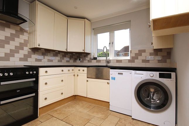 21, Doulton Gardens, Poole photo 4