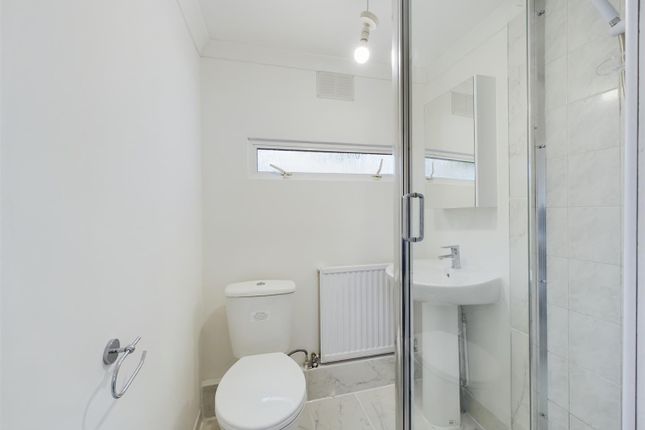 37A, Seventh Avenue, Garston Park, Reading photo 4