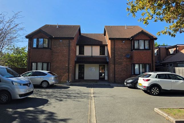 1-bed flat on Flat 4 Twin Oaks Court, 134, Harlington Road, UXBRIDGE, £115,000