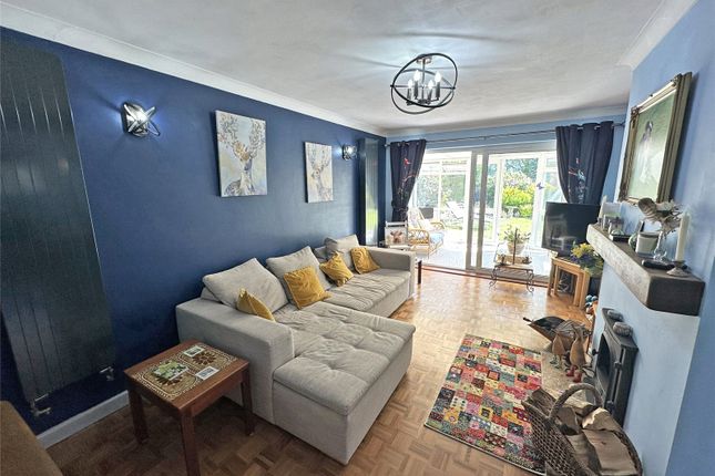17, Cruse Close, Lymington photo 3
