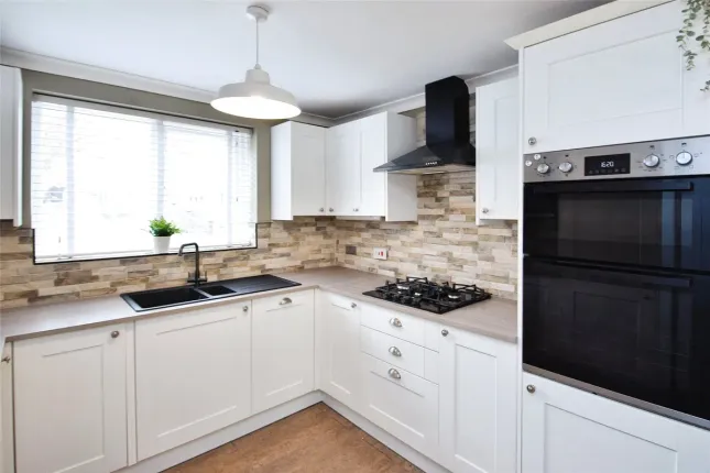 47, Byron Way, Swansea photo 3