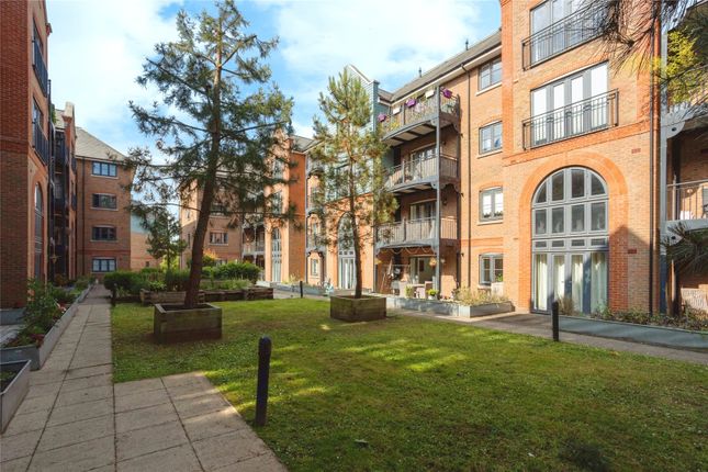 Flat for sale in Cannons Wharf, Tonbridge, Kent