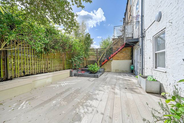 Thumbnail Flat to rent in Hetley Road, Shepherd's Bush, London