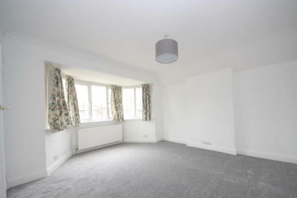 Detached house to rent in The Glebe, Worcester Park