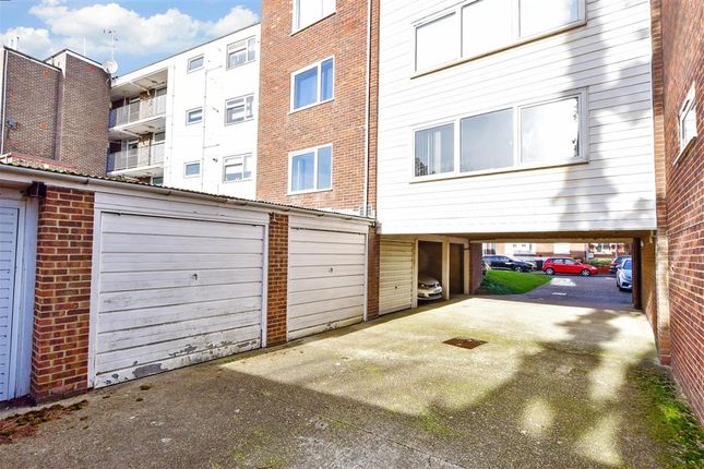 West Street, Havant, Hampshire PO9, 2 bedroom flat for sale - 66576836 ...