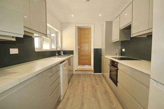 4, Cross Road, Enfield photo 2