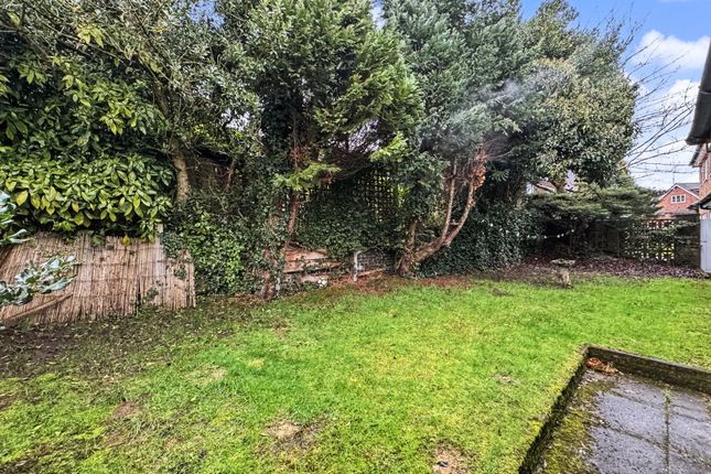 32 Ringley Drive, Manchester photo 4