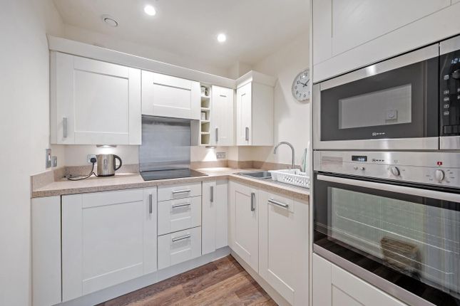 74 Oakleigh Square, Hammond Way, Yateley photo 2
